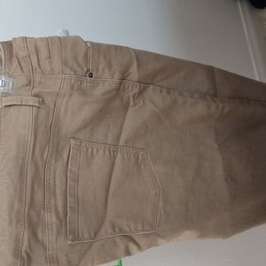 Ladies tan Capri with pockets